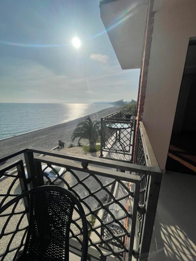 Hôtel Leon à New Athos Extérieur photo